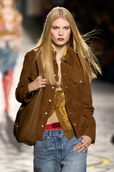 Look 32